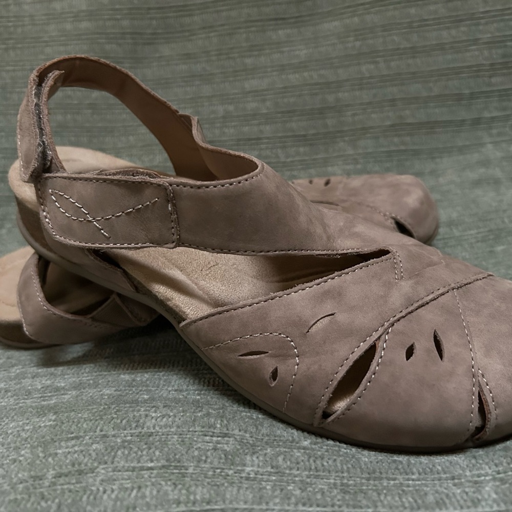 Earth Origins Women's Sandals in Taupe - Size 11 W (Gently Used) - Picture 2 of 7